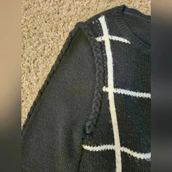 Trouve Plaid /Grid Pattern Black & White Sweater w/ Braided, Size Small - Picture 3 of 8